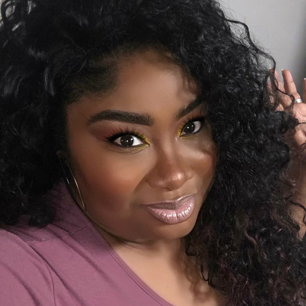 Meet your Posher, Ebony